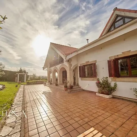 Casa Otanes. En La Playa, Con Piscina Privada. Mogro