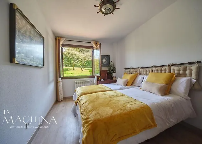 Villa Casa Otanes. En La Playa, Con Piscina Privada. Mogro